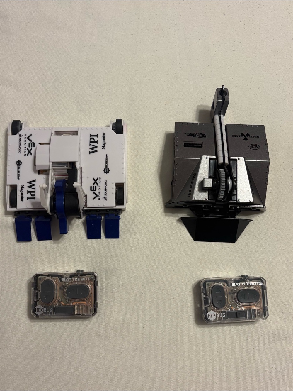 Hexbug BattleBots Rivals RC Combat Robots Set Blacksmith vs Bite Force - Picture 1 of 5